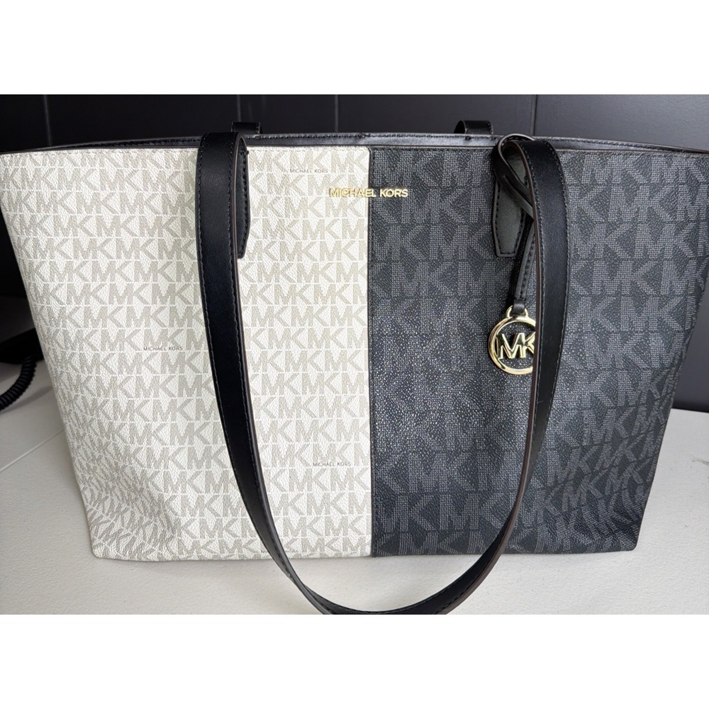 Michael Kors Outlet Sheila Large Two-Tone Signature Logo Tote Bag